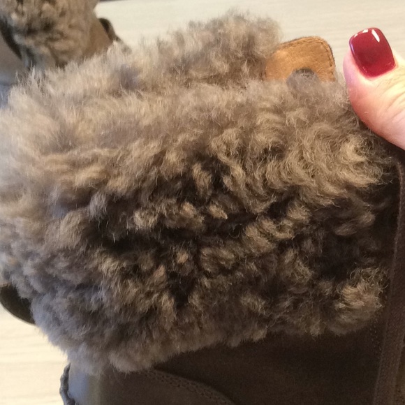 UGG Women Jaxon Brown Cuffed Shearling Bootie- 7.5 - Picture 12 of 16